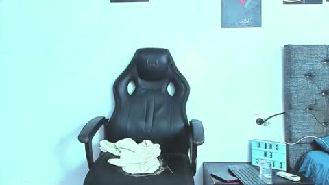 oliver_smith_2 online show from February 1, 8:29 pm