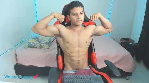 Snapshot of oliver_thompsson chatting on October 2, 11:31 pm oliver thompsson online show from October 2, 11:31 pm
