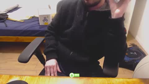 lucky guy online show from February 9, 6:47 pm