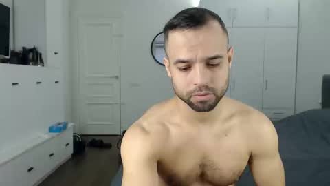 onebestlover online show from April 9, 6:19 am