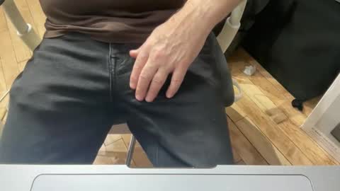 onlocationnyc online show from December 16, 12:07 am