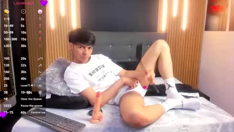 Snapshot of onlyjos_ chatting on October 10, 8:13 pm Josh - Schedule 1400 - 2200 online show from October 10, 8:13 pm