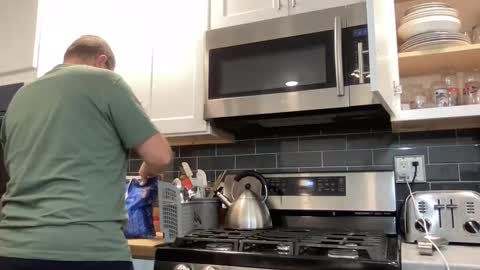 Snapshot of onthedlhere chatting on January 4, 1:21 pm onthedlhere online show from January 4, 1:21 pm