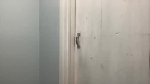 Snapshot of onthedlhere chatting on October 30, 2:18 pm onthedlhere online show from October 30, 2:18 pm