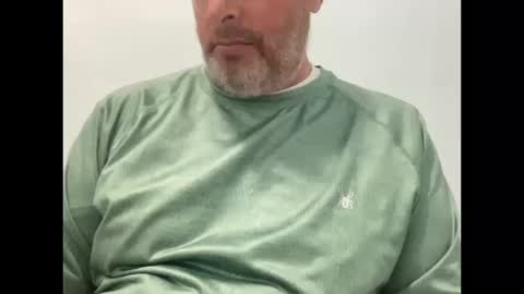 Snapshot of onthedlhere chatting on October 16, 2:25 pm onthedlhere online show from October 16, 2:25 pm