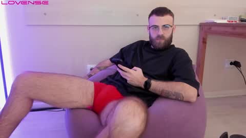 Snapshot of otishairy chatting on February 15, 6:12 pm Otis online show from February 15, 6:12 pm