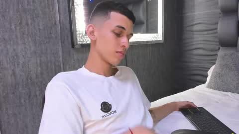 owen_stone1 online show from February 21, 4:29 am