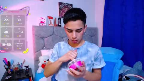 Owen  Independent model  online show from November 11, 6:40 am