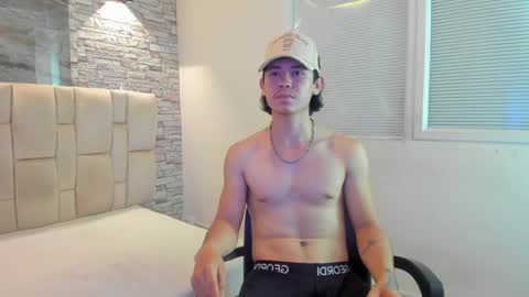 Snapshot of owenn_17 chatting on October 2, 5:33 am owwn online show from October 2, 5:33 am