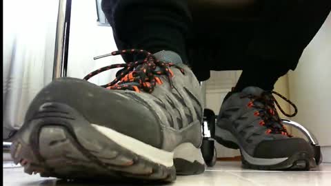 Snapshot of pablomenesssl chatting on March 8, 12:28 pm Pablo Meness online show from March 8, 12:28 pm