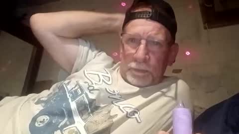 a online show from October 25, 9:11 am