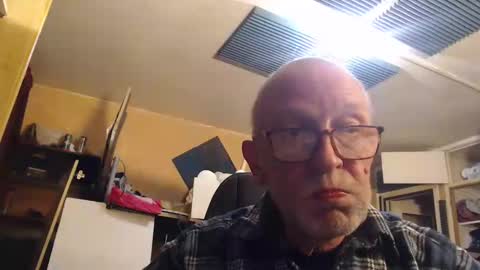 Snapshot of pascal88881 chatting on December 23, 1:56 pm pascal88881 online show from December 23, 1:56 pm