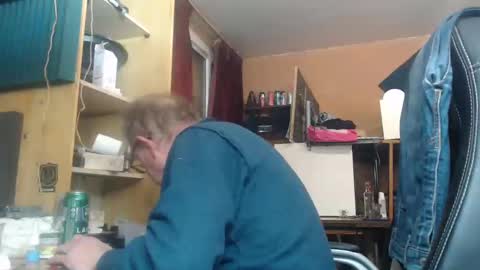 Snapshot of pascal88881 chatting on December 10, 8:51 am pascal88881 online show from December 10, 8:51 am