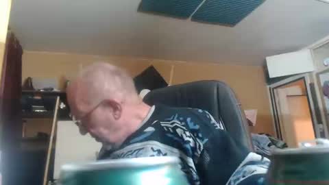 Snapshot of pascal88881 chatting on December 31, 6:57 pm pascal88881 online show from December 31, 6:57 pm