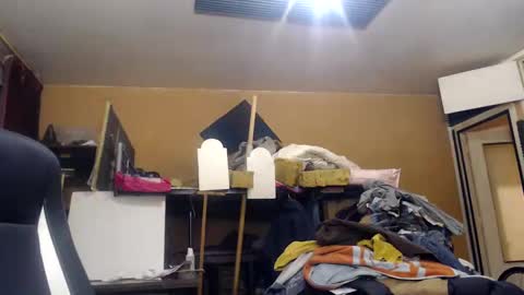 Snapshot of pascal88881 chatting on December 15, 2:05 pm pascal88881 online show from December 15, 2:05 pm