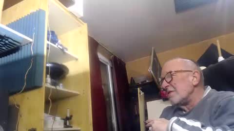 Snapshot of pascal88881 chatting on December 28, 12:04 am pascal88881 online show from December 28, 12:04 am