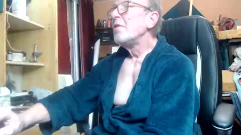 Snapshot of pascal88881 chatting on December 11, 2:17 pm pascal88881 online show from December 11, 2:17 pm