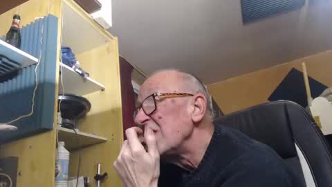 Snapshot of pascal88881 chatting on January 8, 8:16 am pascal88881 online show from January 8, 8:16 am