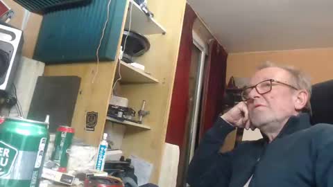 Snapshot of pascal88881 chatting on December 17, 1:29 am pascal88881 online show from December 17, 1:29 am
