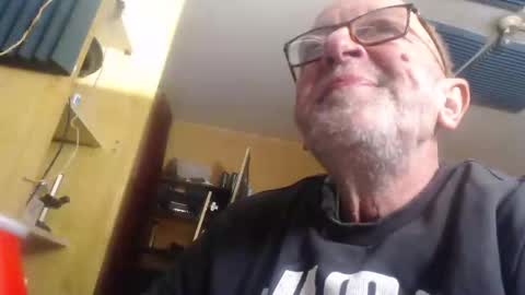 Snapshot of pascal88881 chatting on December 28, 7:01 pm pascal88881 online show from December 28, 7:01 pm