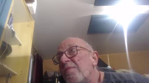 Snapshot of pascal88881 chatting on December 24, 10:28 pm pascal88881 online show from December 24, 10:28 pm