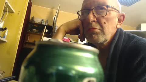 Snapshot of pascal88881 chatting on December 24, 2:21 am pascal88881 online show from December 24, 2:21 am