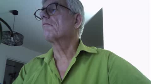 Snapshot of patrick5275 chatting on October 18, 9:53 pm patrick5275 online show from October 18, 9:53 pm