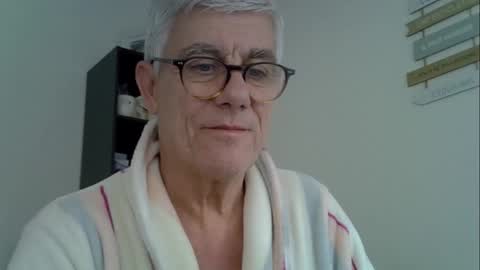 Snapshot of patrick5275 chatting on October 14, 8:32 am patrick5275 online show from October 14, 8:32 am