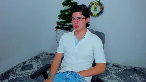 Snapshot of patrik027 chatting on December 5, 12:44 pm .... online show from December 5, 12:44 pm
