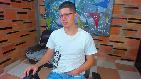 Snapshot of patrik027 chatting on March 4, 12:33 pm .... online show from March 4, 12:33 pm