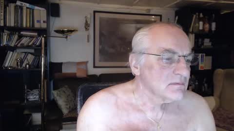 Snapshot of philoumis2 chatting on January 18, 5:37 pm Philippe online show from January 18, 5:37 pm