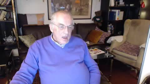 Snapshot of philoumis2 chatting on January 15, 11:40 pm Philippe online show from January 15, 11:40 pm