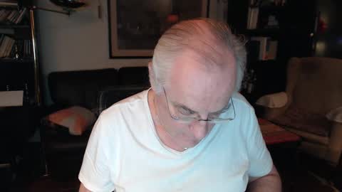 Snapshot of philoumis2 chatting on December 5, 11:51 pm Philippe online show from December 5, 11:51 pm