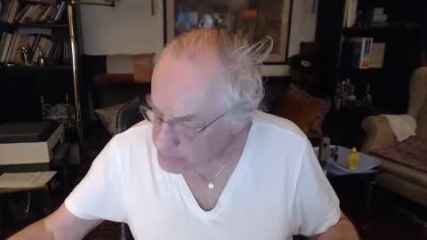 Snapshot of philoumis2 chatting on February 9, 7:41 pm Philippe online show from February 9, 7:41 pm
