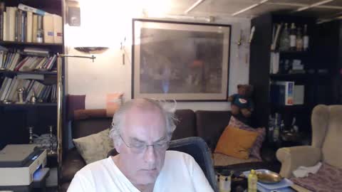 Snapshot of philoumis2 chatting on January 29, 8:35 pm Philippe online show from January 29, 8:35 pm