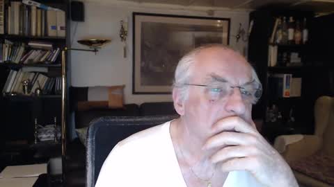 Snapshot of philoumis2 chatting on January 24, 11:34 pm Philippe online show from January 24, 11:34 pm