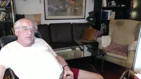 Snapshot of philoumis2 chatting on January 6, 9:00 pm Philippe online show from January 6, 9:00 pm