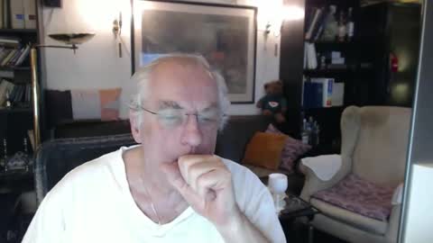 Snapshot of philoumis2 chatting on January 7, 9:25 pm Philippe online show from January 7, 9:25 pm