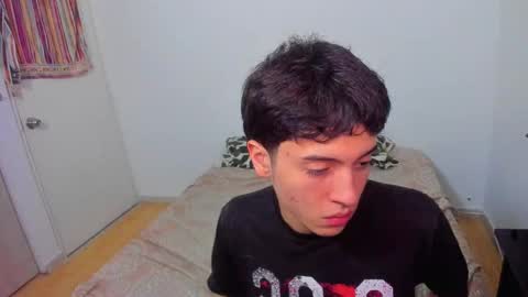 picaszomilos350 online show from March 25, 8:07 am