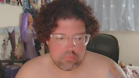 pineapplebaybie online show from April 18, 9:11 am