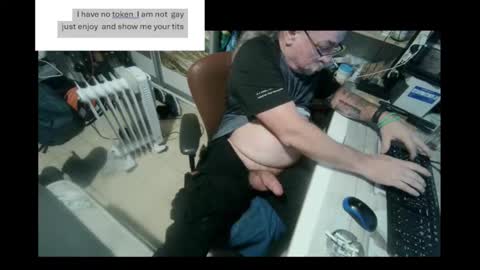 pini_z online show from December 22, 4:38 pm