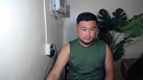 Snapshot of pinoy041087 chatting on October 8, 1:32 am pinoy041087 online show from October 8, 1:32 am