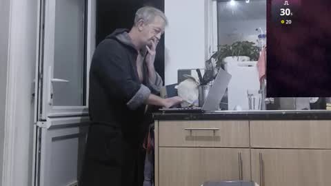 Play Me online show from December 3, 5:02 am