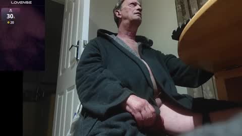 Snapshot of playme828530 chatting on March 8, 12:31 am Play Me online show from March 8, 12:31 am