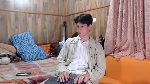 Snapshot of powertwinky chatting on February 17, 2:42 am chris independent  online show from February 17, 2:42 am