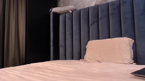 Justin online show from February 7, 9:09 pm