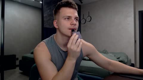Snapshot of pretty_sweety chatting on March 2, 12:20 am Justin online show from March 2, 12:20 am