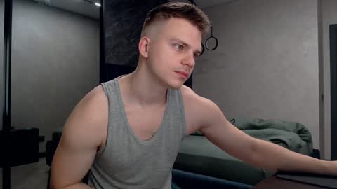 Snapshot of pretty_sweety chatting on December 3, 4:35 am Justin online show from December 3, 4:35 am