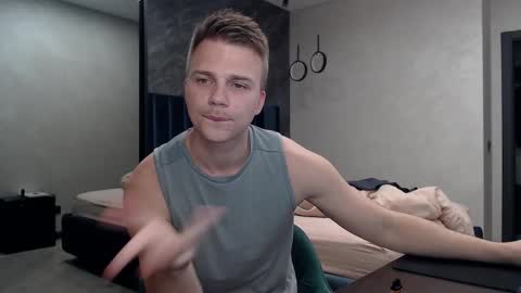 Snapshot of pretty_sweety chatting on October 8, 4:28 am Justin online show from October 8, 4:28 am