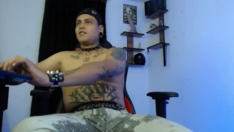 punkboy_1213 online show from December 11, 2:11 am